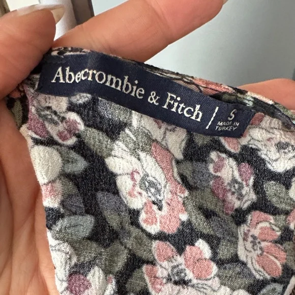 Floral Puff-Sleeve Midi Dress in Pink and Black - Picture 2 of 7